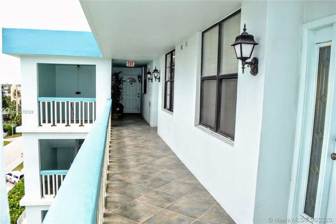 Vendido Recientemente: $574,900 (2 camas, 2 baños, 1230 Pies cuadrados)