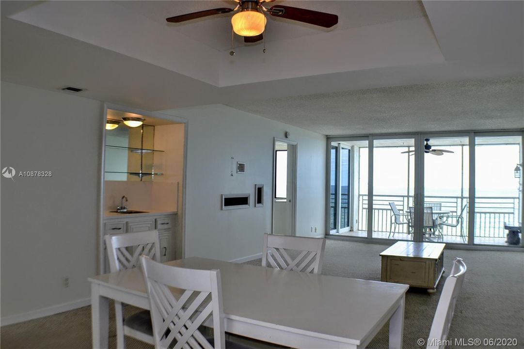 Vendido Recientemente: $574,900 (2 camas, 2 baños, 1230 Pies cuadrados)