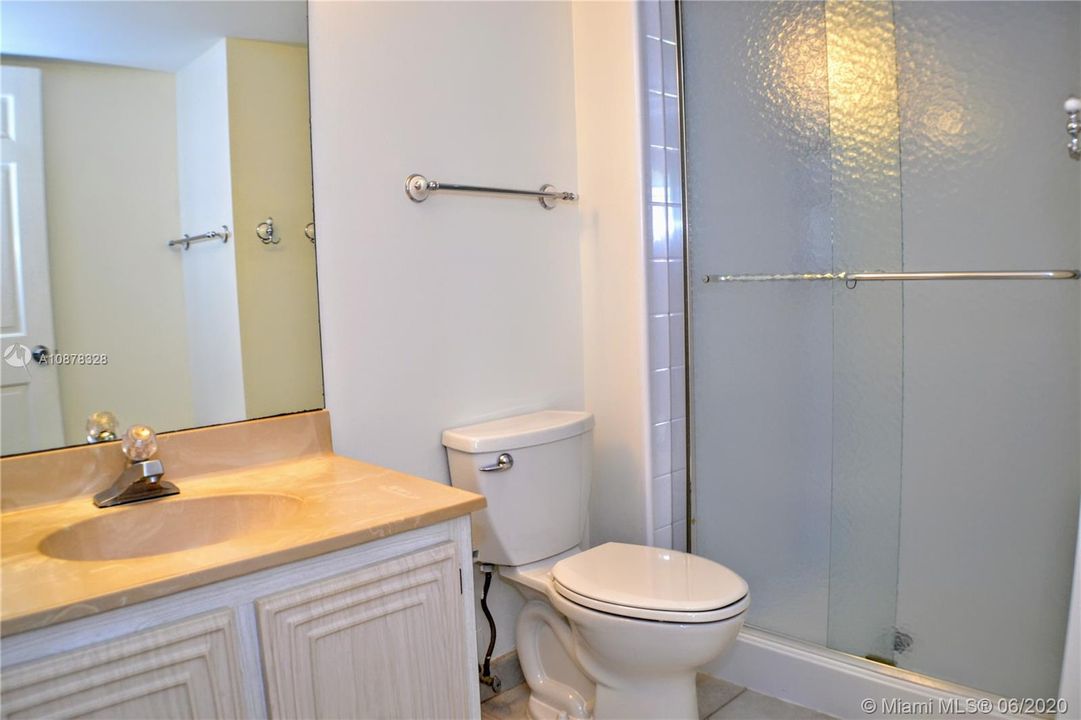 Vendido Recientemente: $574,900 (2 camas, 2 baños, 1230 Pies cuadrados)