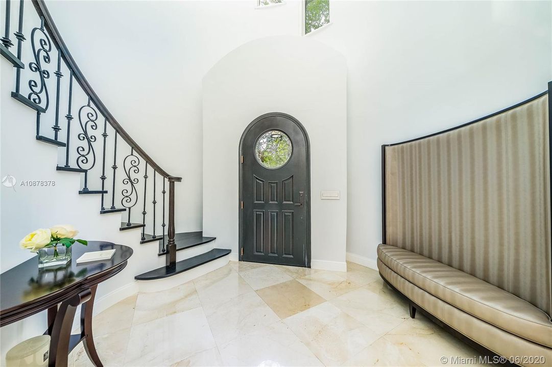 Vendido Recientemente: $1,250,000 (4 camas, 4 baños, 4060 Pies cuadrados)