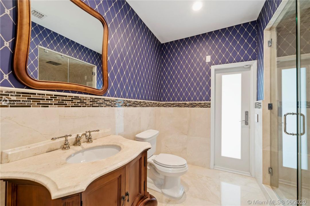 Vendido Recientemente: $1,250,000 (4 camas, 4 baños, 4060 Pies cuadrados)