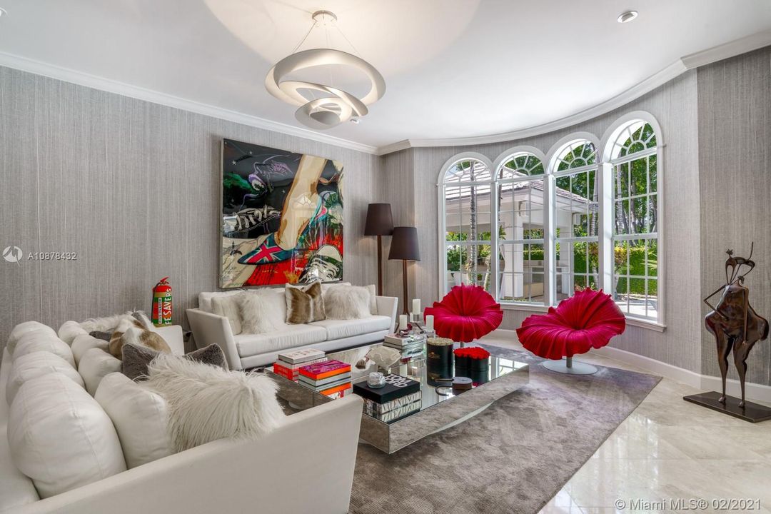 Recently Sold: $4,350,000 (6 beds, 6 baths, 5106 Square Feet)