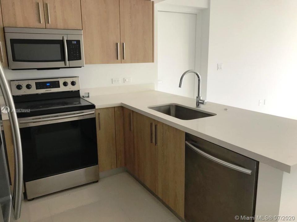 Recently Rented: $3,300 (3 beds, 2 baths, 1377 Square Feet)