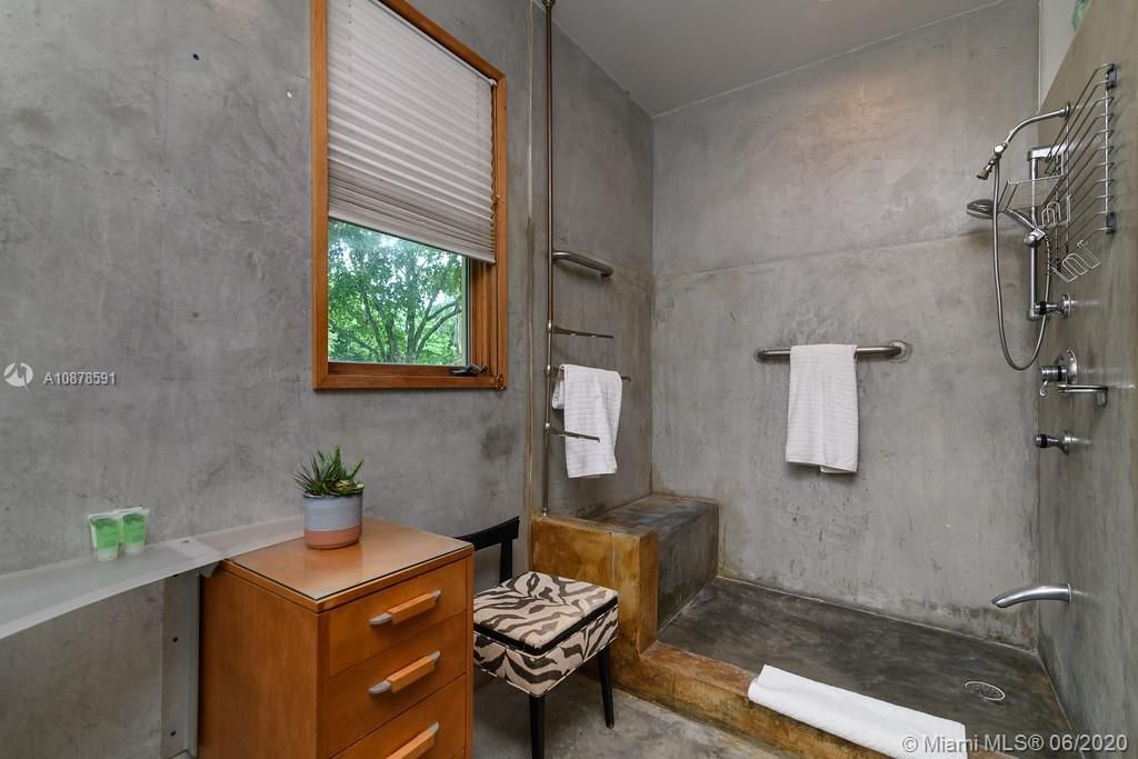 Master Bath Room