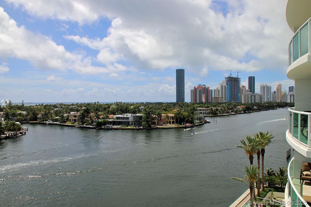 Recently Rented: $6,000 (2 beds, 2 baths, 2980 Square Feet)