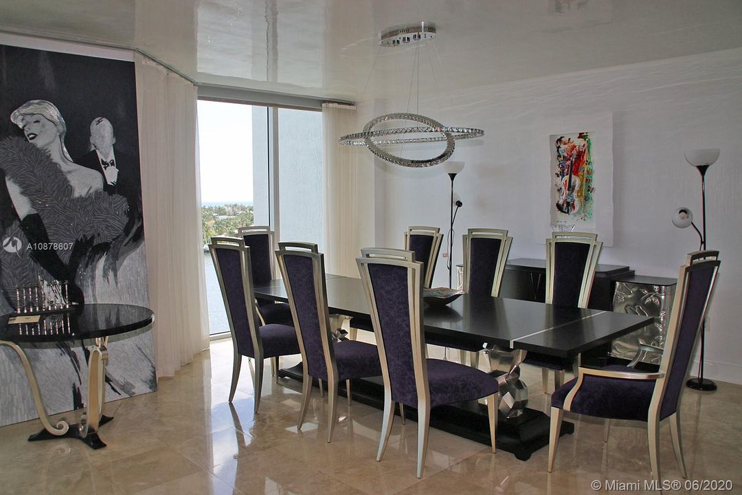 Recently Rented: $6,000 (2 beds, 2 baths, 2980 Square Feet)