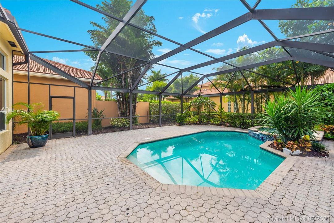 Recently Sold: $299,900 (4 beds, 3 baths, 2297 Square Feet)