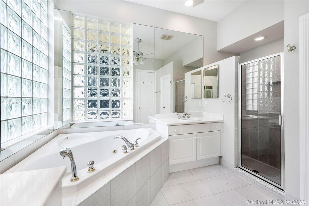 Recently Sold: $299,900 (4 beds, 3 baths, 2297 Square Feet)