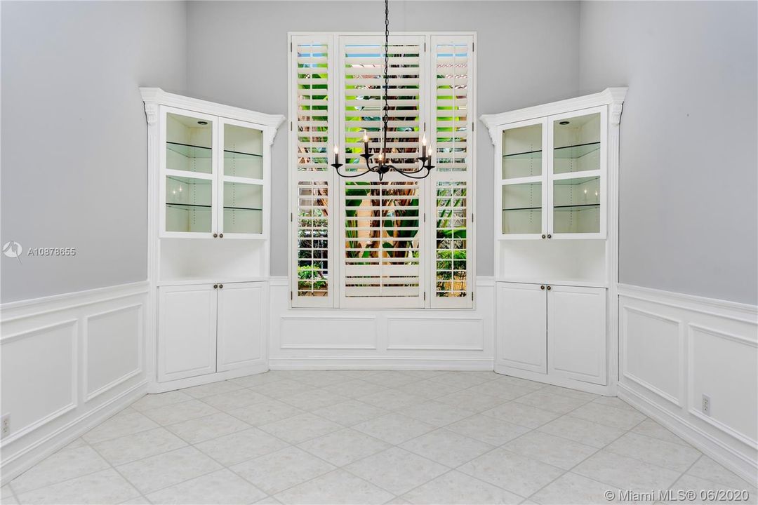 Recently Sold: $299,900 (4 beds, 3 baths, 2297 Square Feet)