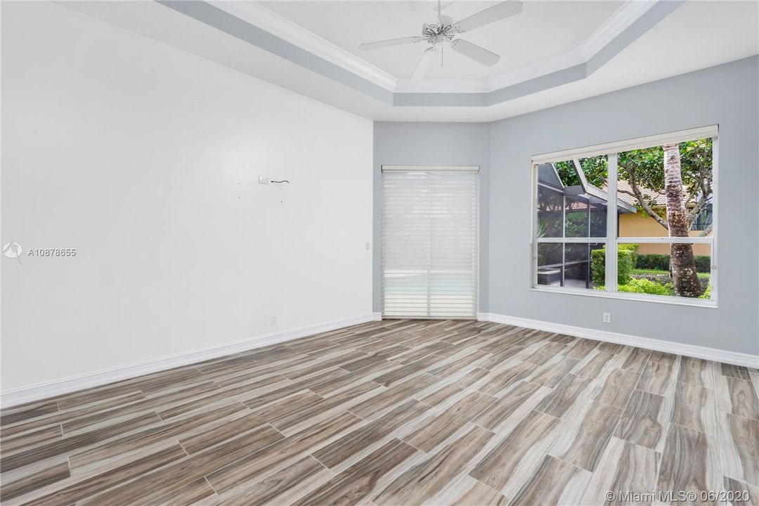 Recently Sold: $299,900 (4 beds, 3 baths, 2297 Square Feet)