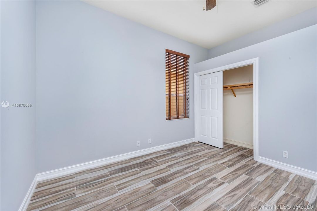 Recently Sold: $299,900 (4 beds, 3 baths, 2297 Square Feet)