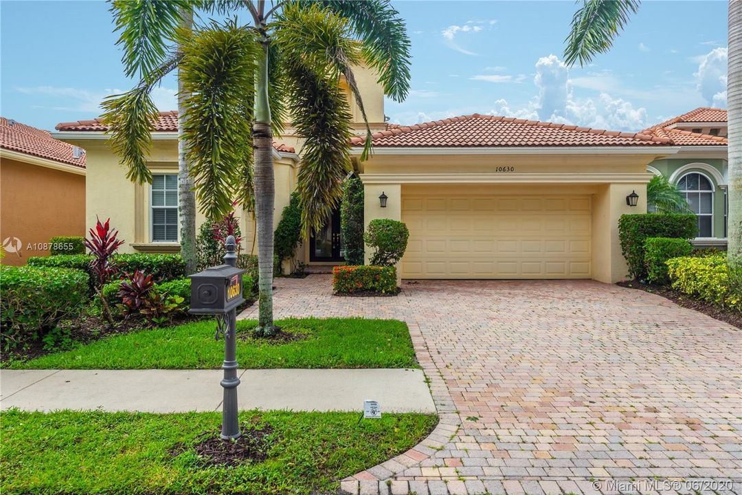 Recently Sold: $299,900 (4 beds, 3 baths, 2297 Square Feet)