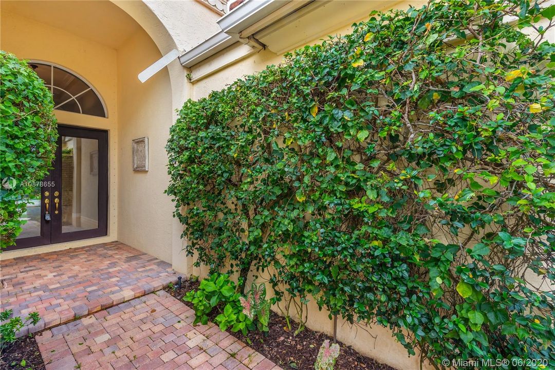 Recently Sold: $299,900 (4 beds, 3 baths, 2297 Square Feet)