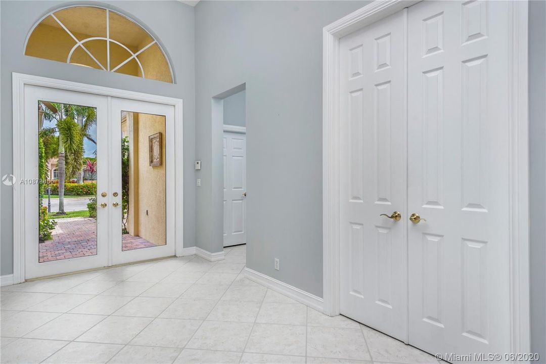 Recently Sold: $299,900 (4 beds, 3 baths, 2297 Square Feet)
