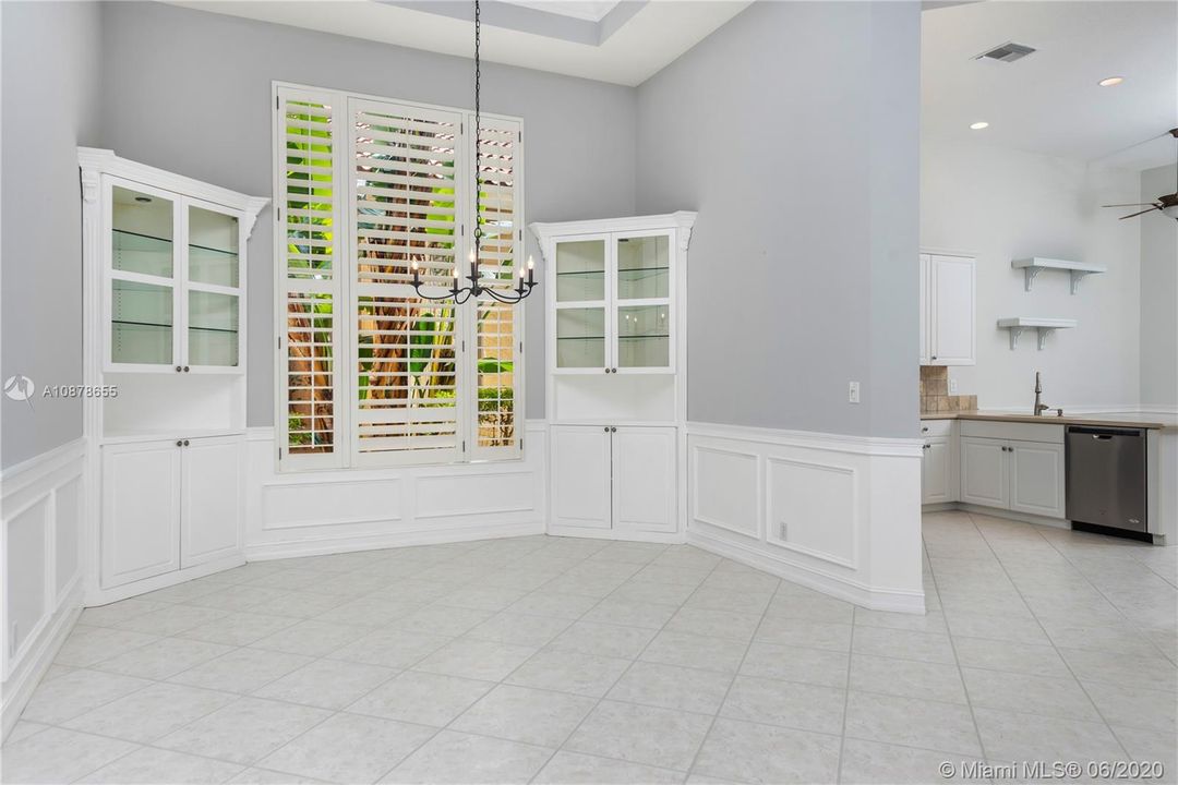 Recently Sold: $299,900 (4 beds, 3 baths, 2297 Square Feet)