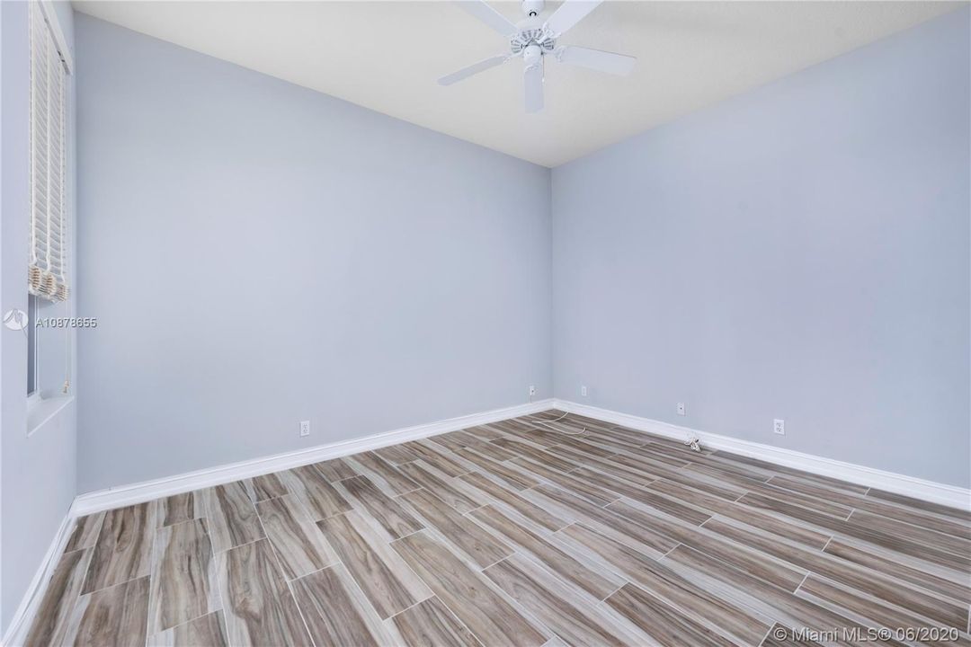 Recently Sold: $299,900 (4 beds, 3 baths, 2297 Square Feet)