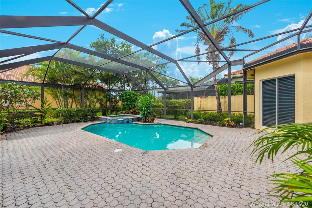 Recently Sold: $299,900 (4 beds, 3 baths, 2297 Square Feet)