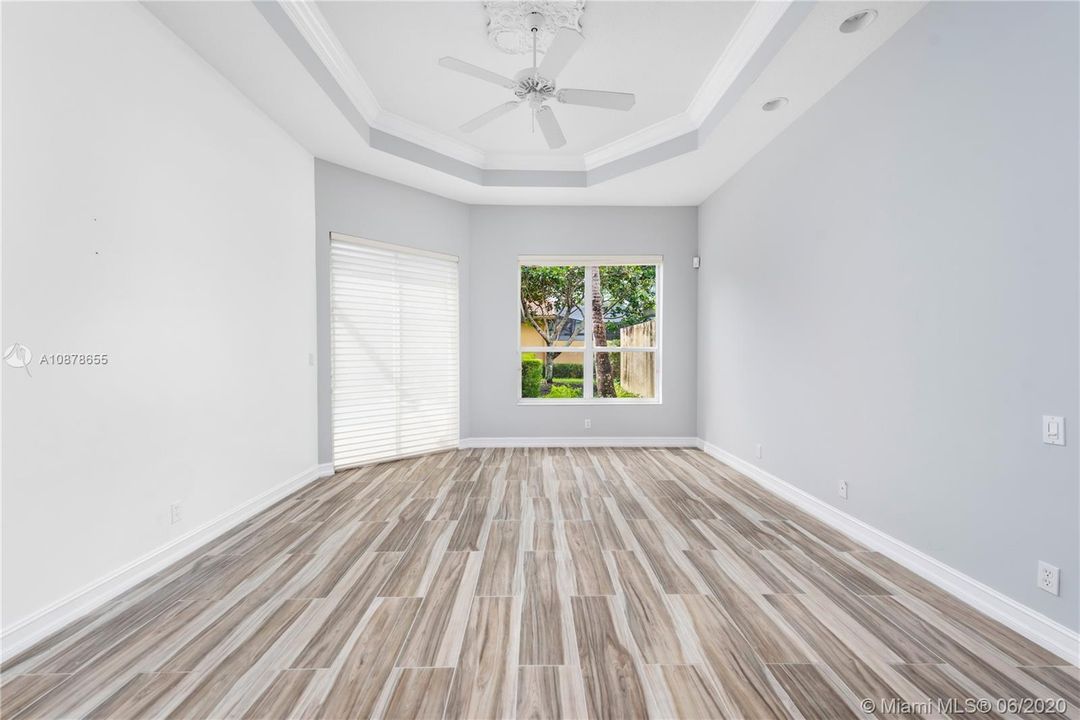 Recently Sold: $299,900 (4 beds, 3 baths, 2297 Square Feet)