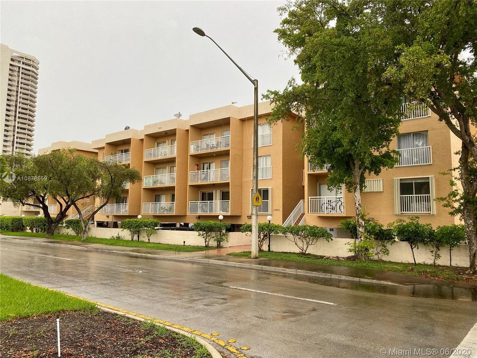 Recently Sold: $149,900 (2 beds, 2 baths, 824 Square Feet)
