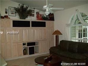 Недавно арендовано: $3,250 (5 спален, 3 ванн, 3375 Квадратных фут)