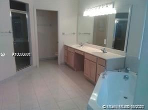 Недавно арендовано: $3,250 (5 спален, 3 ванн, 3375 Квадратных фут)