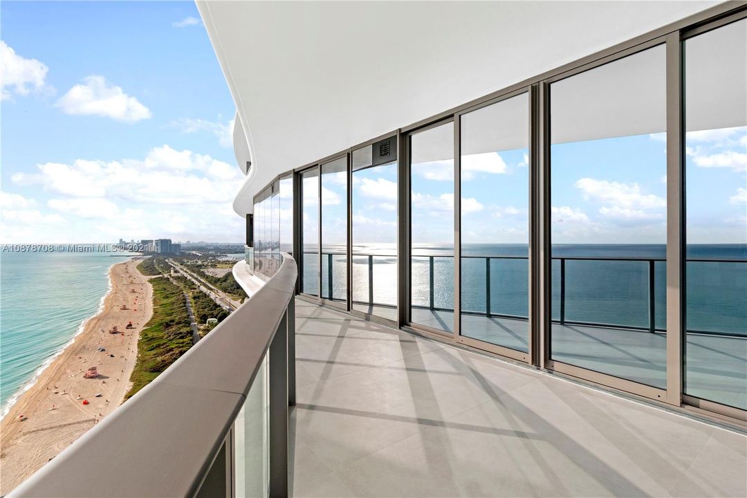 Recently Sold: $2,625,000 (2 beds, 2 baths, 1447 Square Feet)