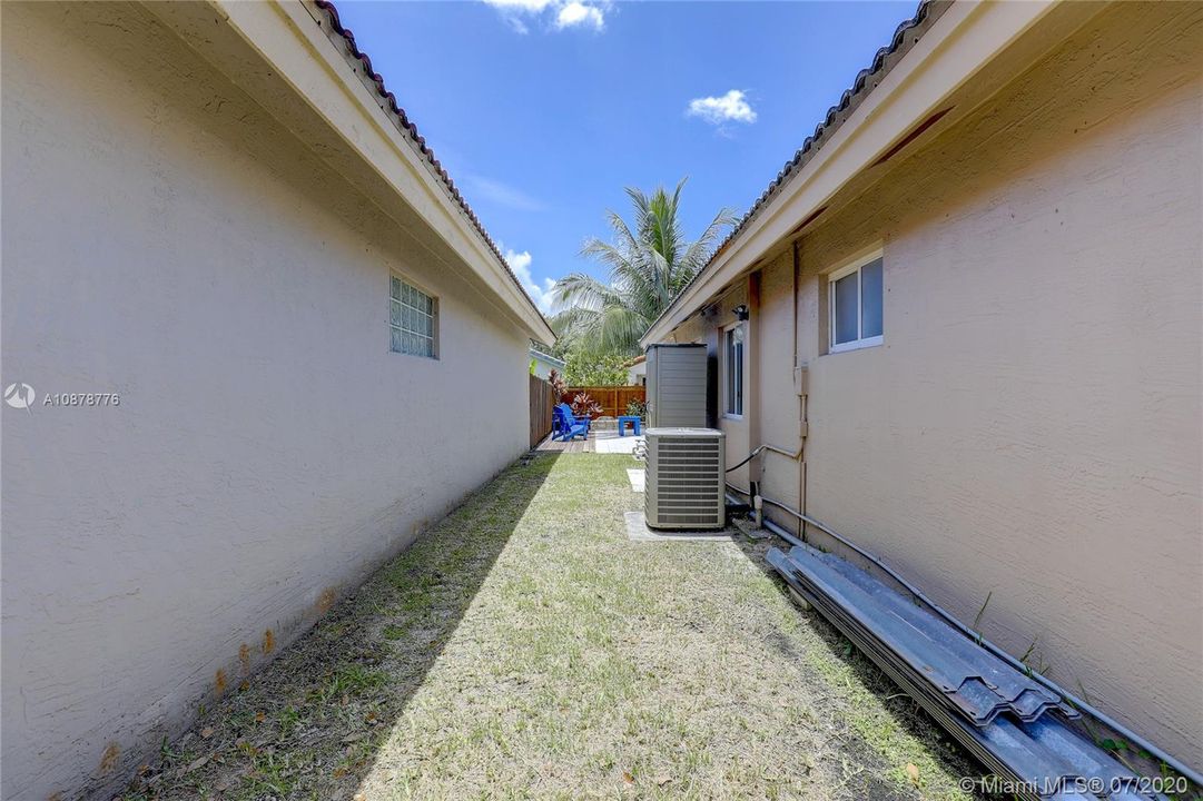 Vendido Recientemente: $439,900 (4 camas, 2 baños, 1669 Pies cuadrados)