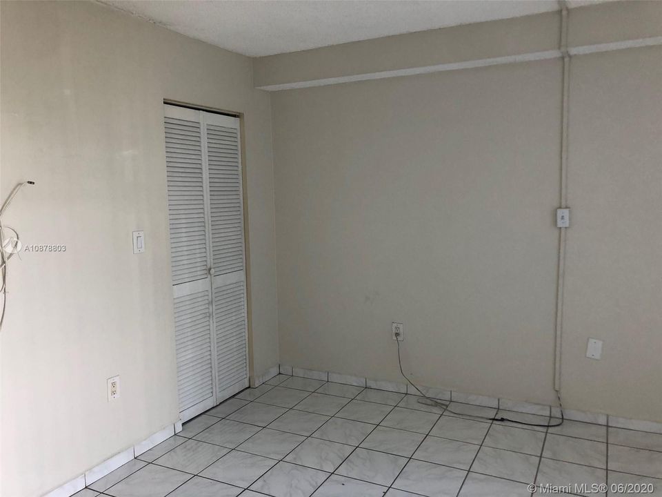 Recently Rented: $1,450 (2 beds, 2 baths, 898 Square Feet)