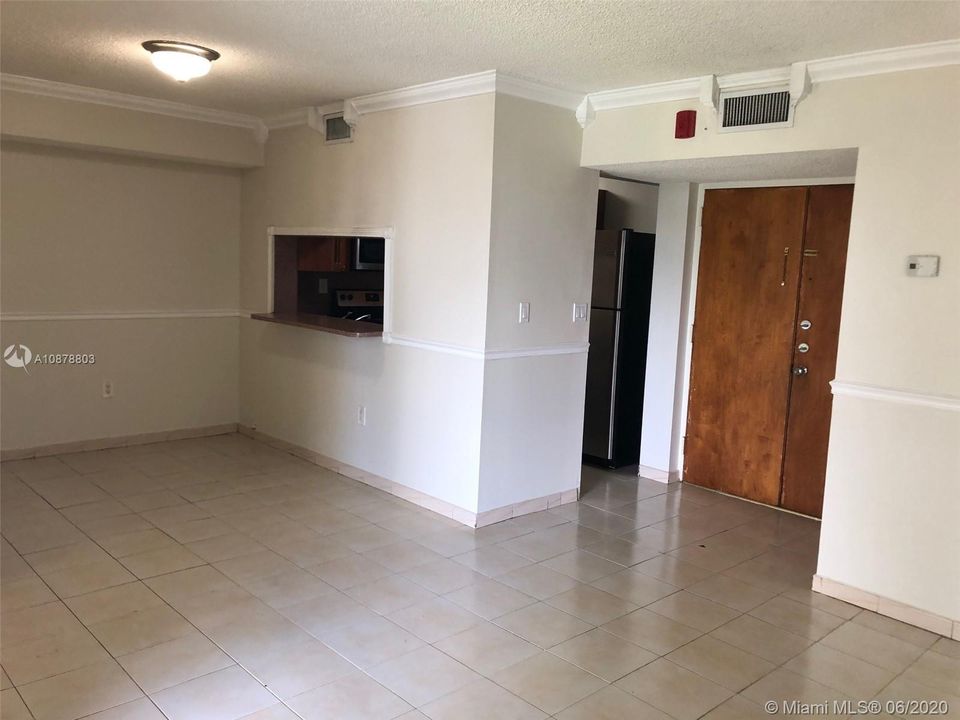 Recently Rented: $1,450 (2 beds, 2 baths, 898 Square Feet)