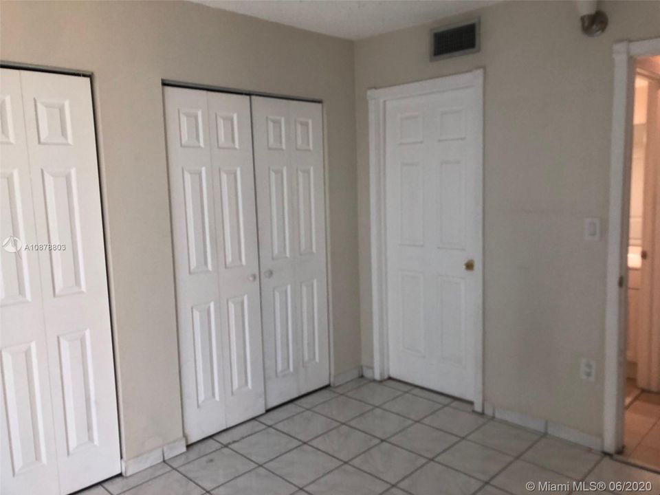 Recently Rented: $1,450 (2 beds, 2 baths, 898 Square Feet)