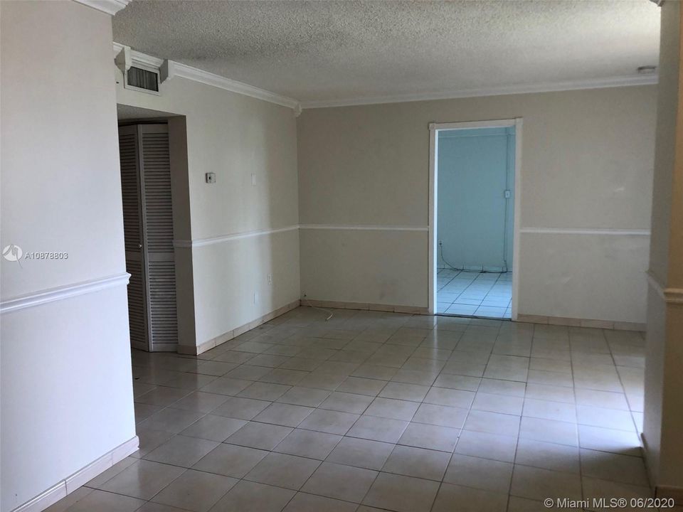 Recently Rented: $1,450 (2 beds, 2 baths, 898 Square Feet)