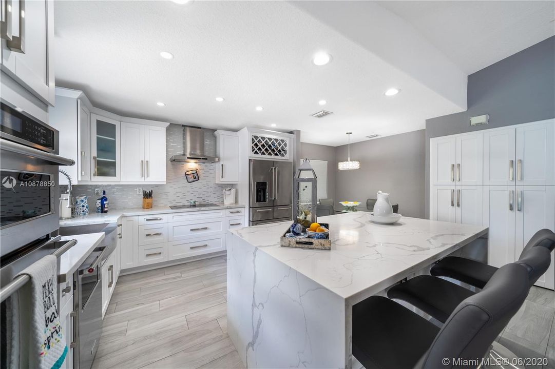 Vendido Recientemente: $524,000 (4 camas, 2 baños, 2341 Pies cuadrados)