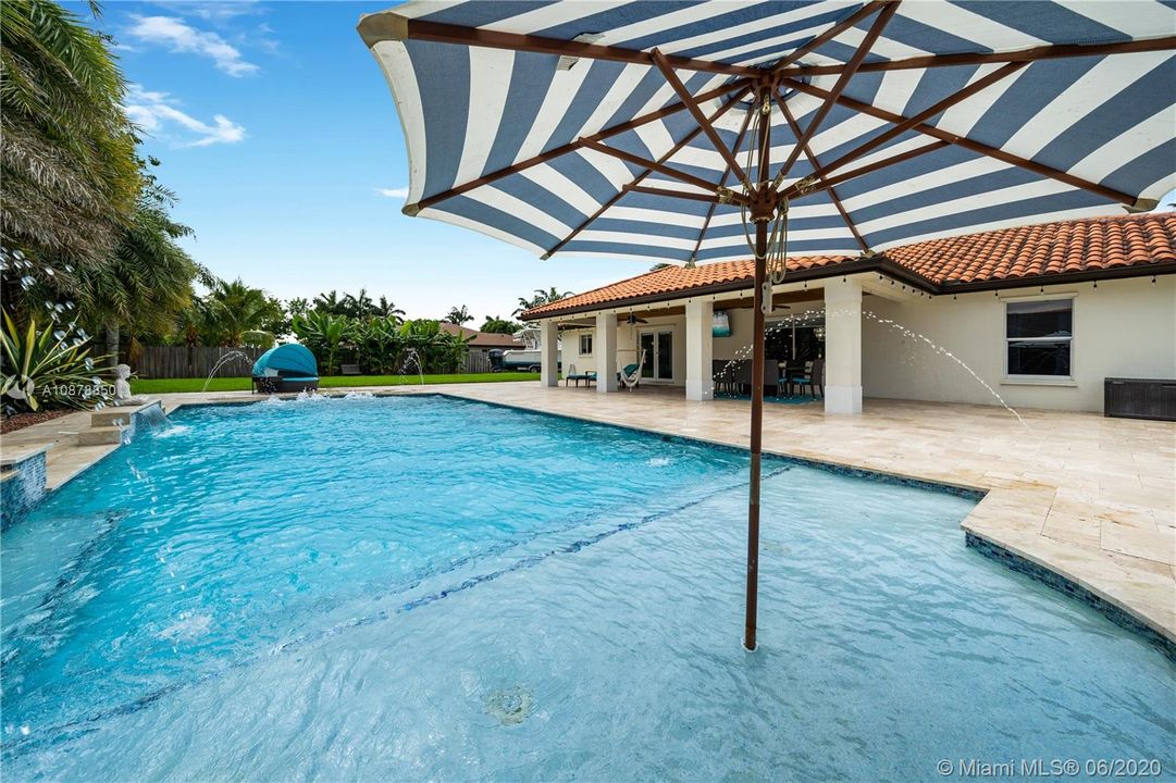 Vendido Recientemente: $524,000 (4 camas, 2 baños, 2341 Pies cuadrados)