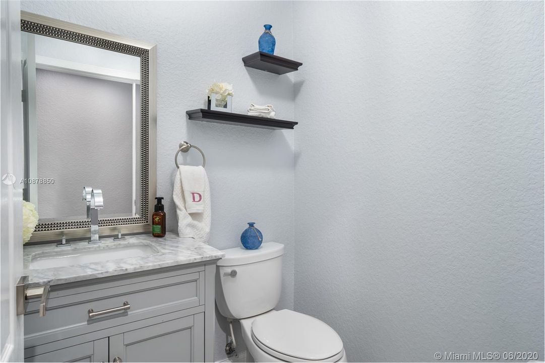 Vendido Recientemente: $524,000 (4 camas, 2 baños, 2341 Pies cuadrados)