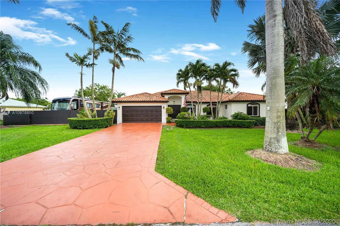 Vendido Recientemente: $524,000 (4 camas, 2 baños, 2341 Pies cuadrados)