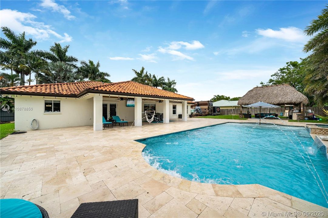 Vendido Recientemente: $524,000 (4 camas, 2 baños, 2341 Pies cuadrados)