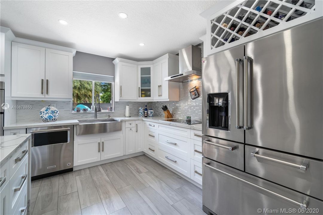 Vendido Recientemente: $524,000 (4 camas, 2 baños, 2341 Pies cuadrados)