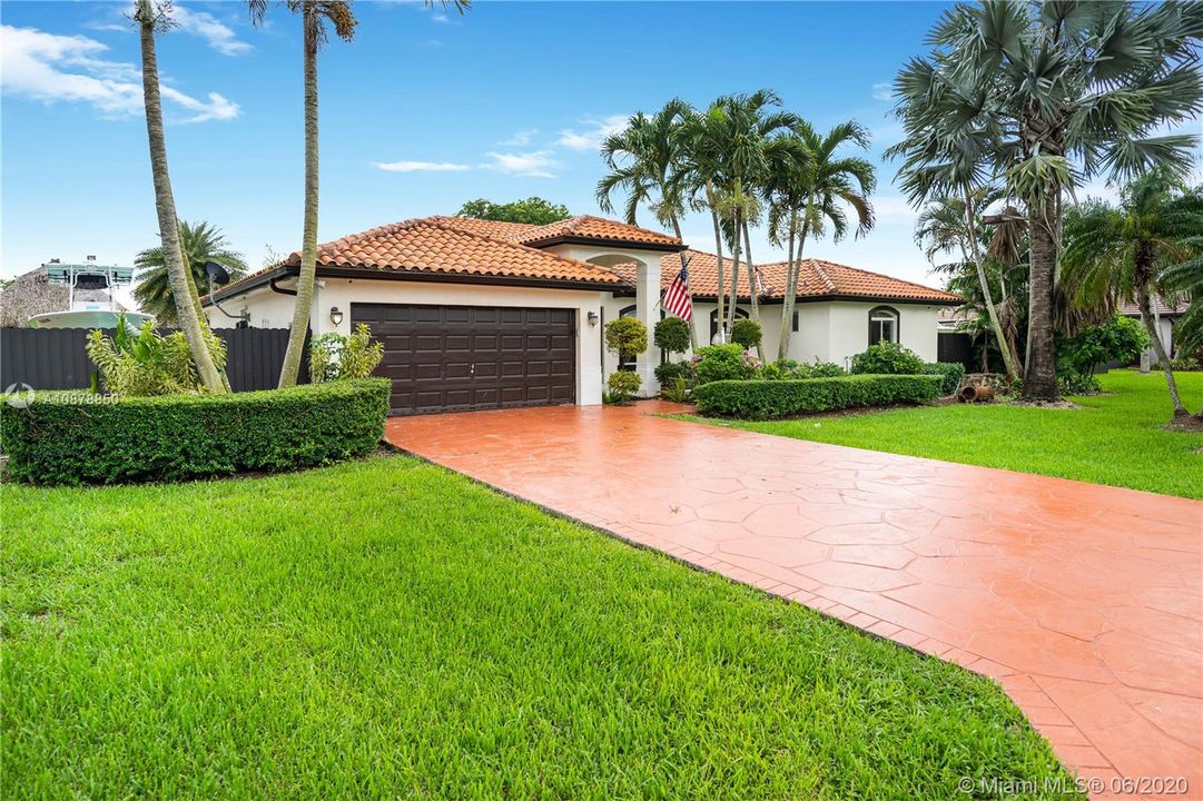 Vendido Recientemente: $524,000 (4 camas, 2 baños, 2341 Pies cuadrados)
