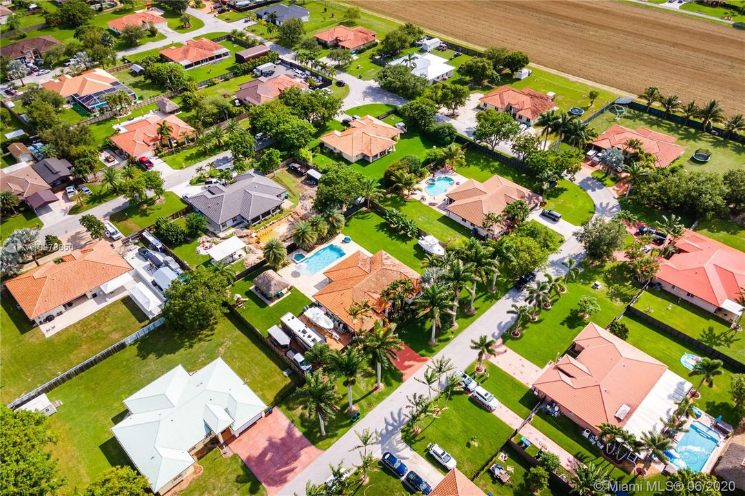Vendido Recientemente: $524,000 (4 camas, 2 baños, 2341 Pies cuadrados)