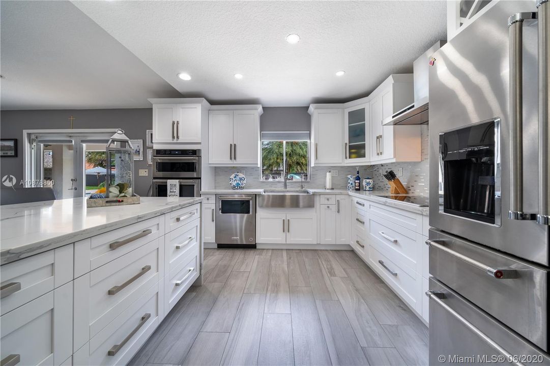 Vendido Recientemente: $524,000 (4 camas, 2 baños, 2341 Pies cuadrados)