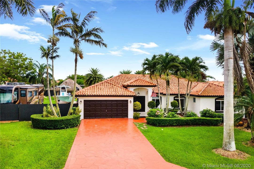 Vendido Recientemente: $524,000 (4 camas, 2 baños, 2341 Pies cuadrados)