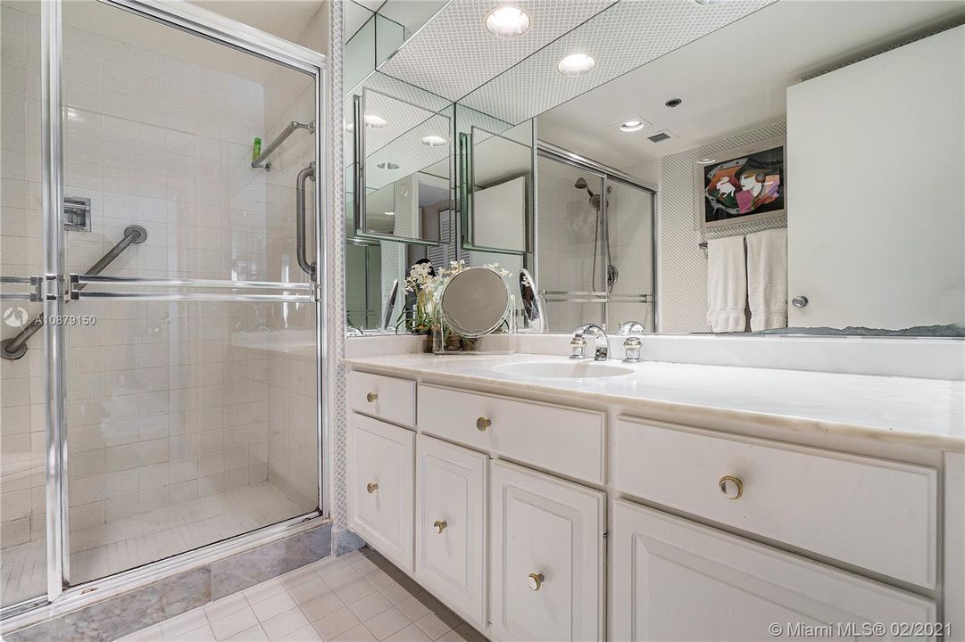 Full Bath (outside of 2nd Bedroom)