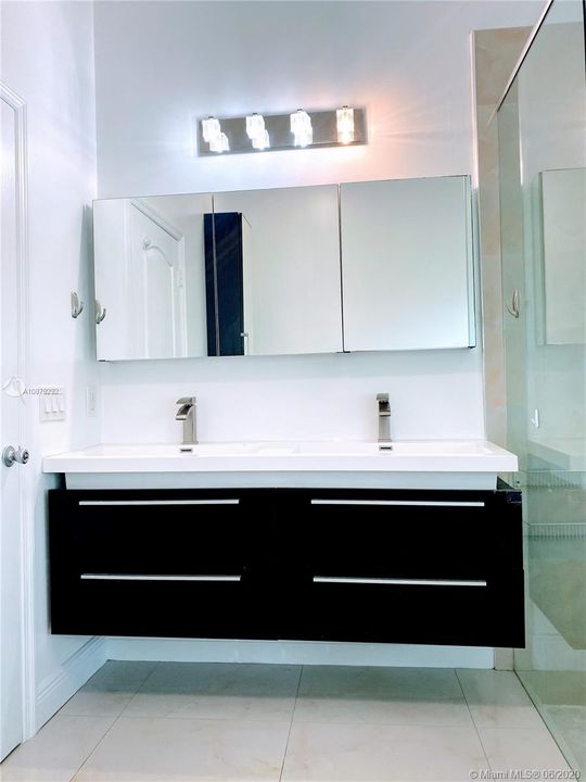 Master Bathroom W. Dual Sinks