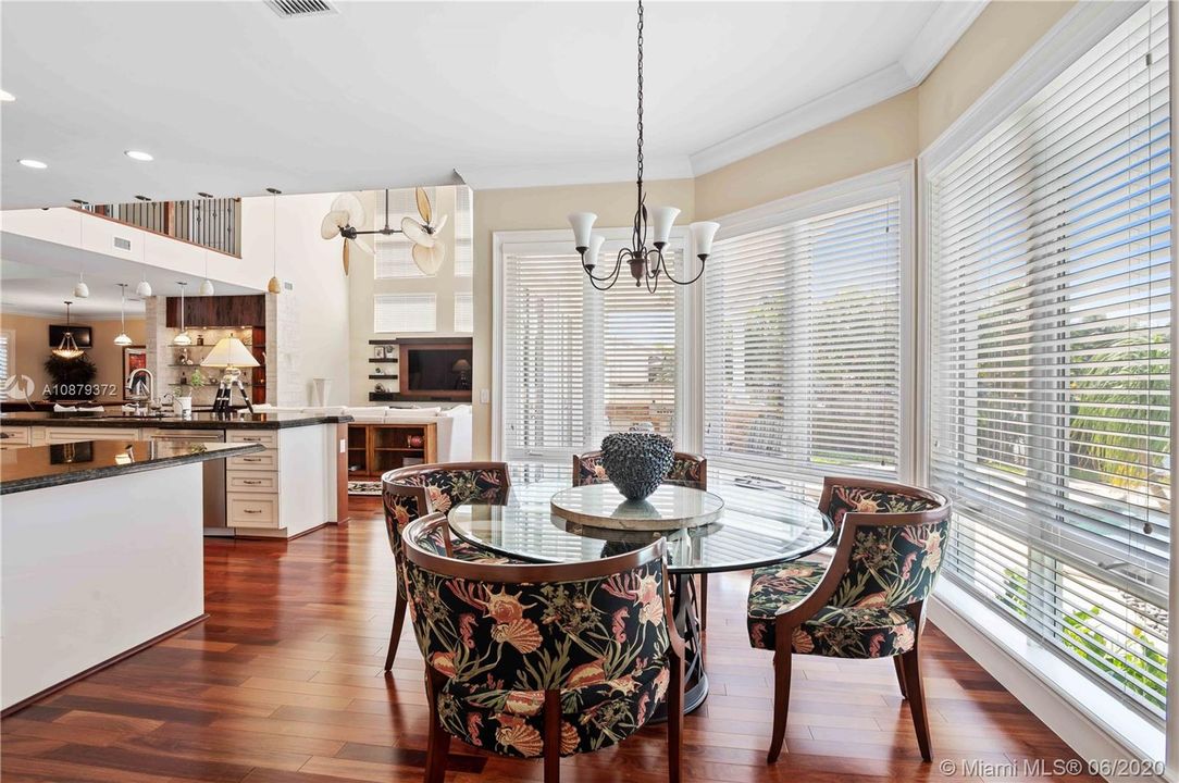 Breakfast area, Facing North