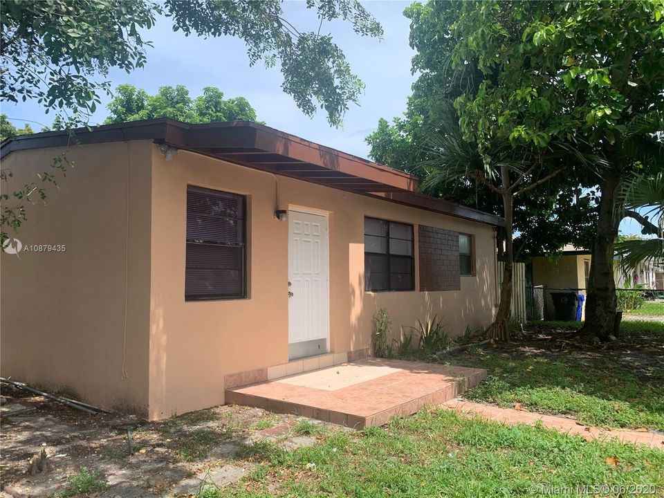 Recently Rented: $1,350 (2 beds, 1 baths, 1510 Square Feet)