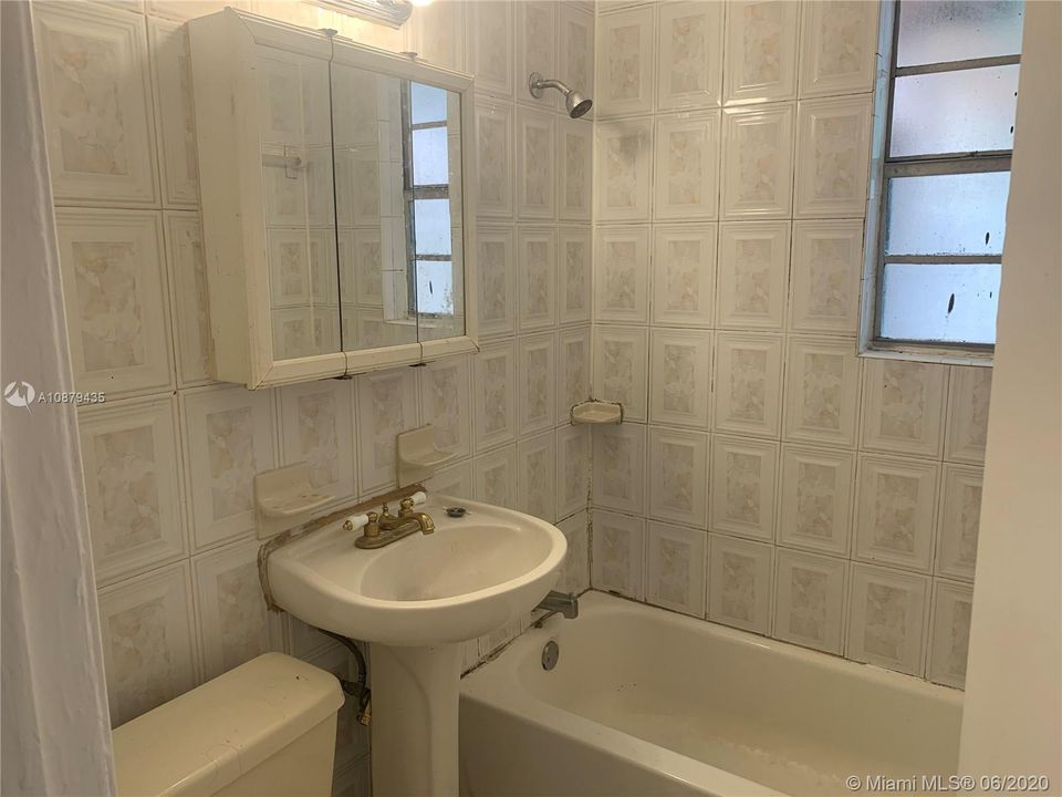 Recently Rented: $1,350 (2 beds, 1 baths, 1510 Square Feet)