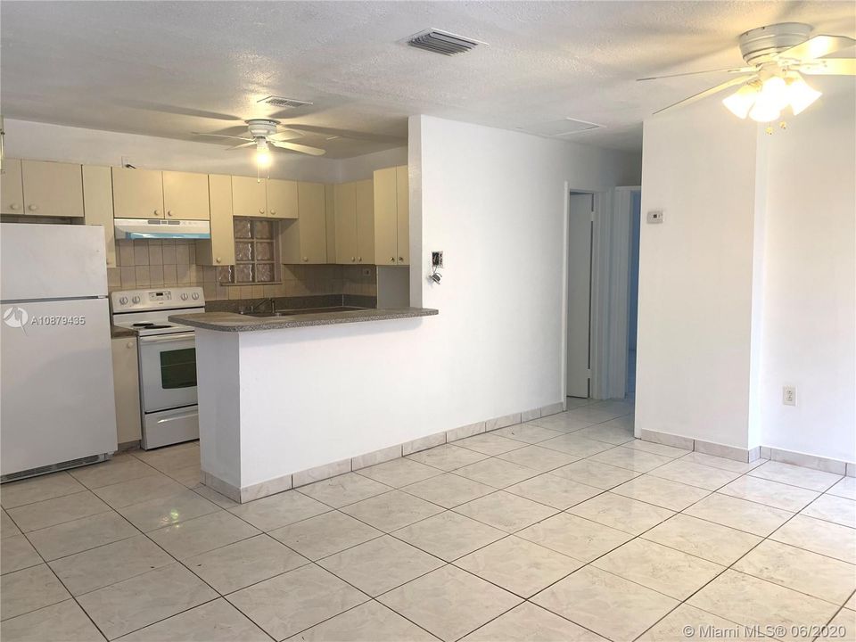 Recently Rented: $1,350 (2 beds, 1 baths, 1510 Square Feet)