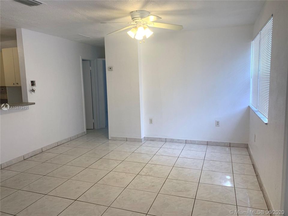 Recently Rented: $1,350 (2 beds, 1 baths, 1510 Square Feet)