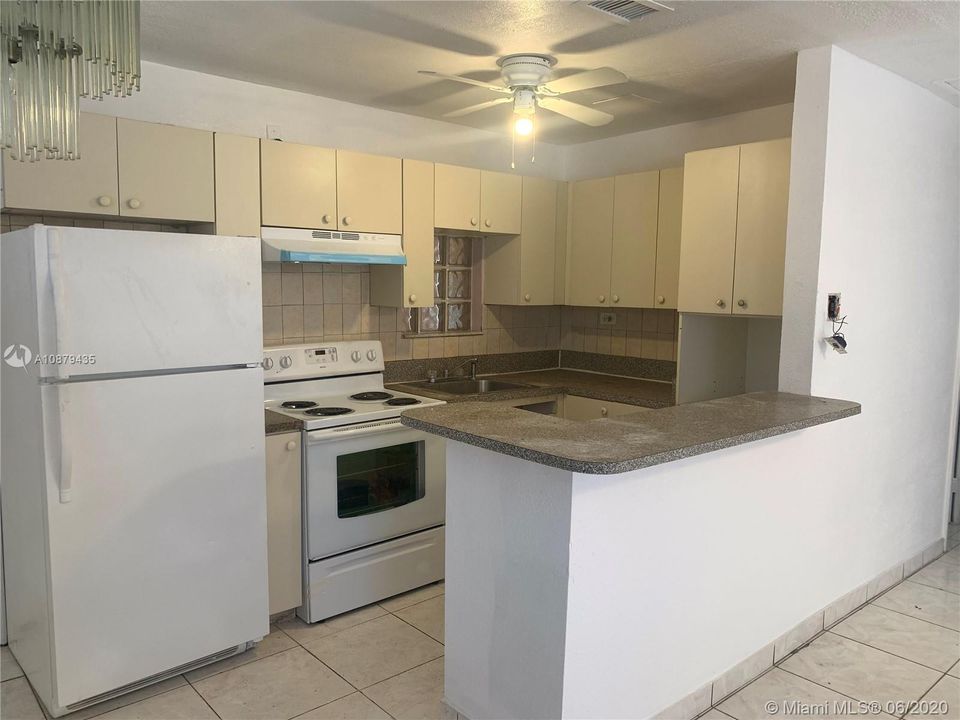 Recently Rented: $1,350 (2 beds, 1 baths, 1510 Square Feet)