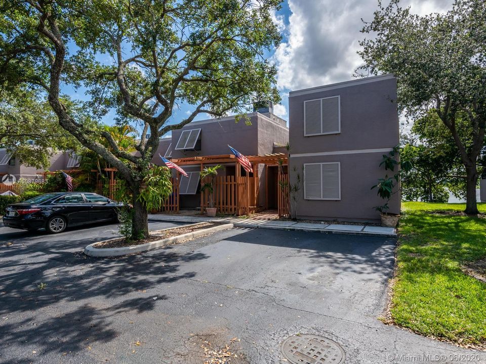 Vendido Recientemente: $334,900 (3 camas, 3 baños, 1686 Pies cuadrados)